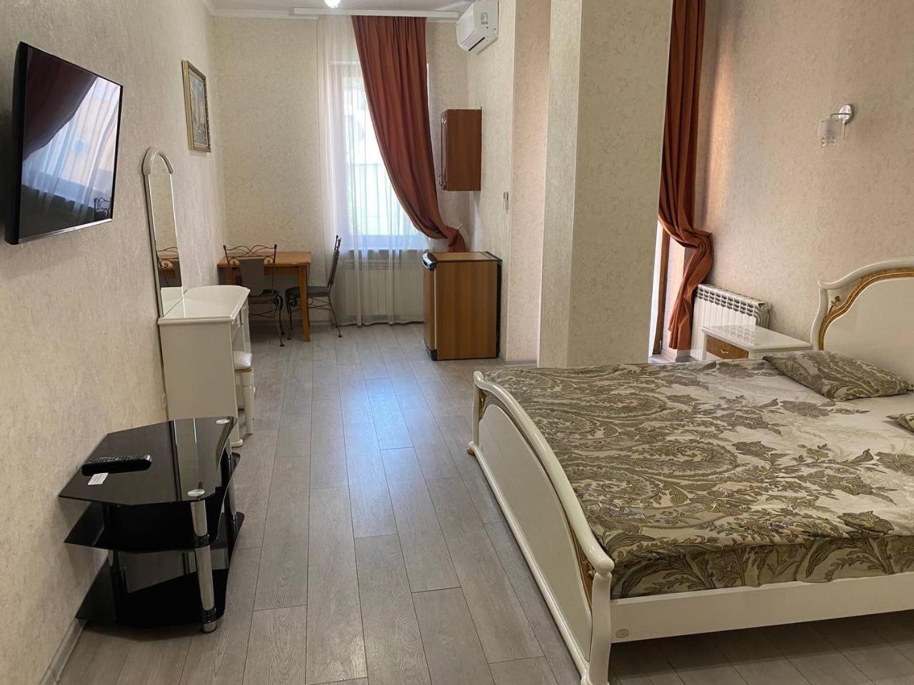 Valencia Hotel โอเดสซา ภายนอก รูปภาพ